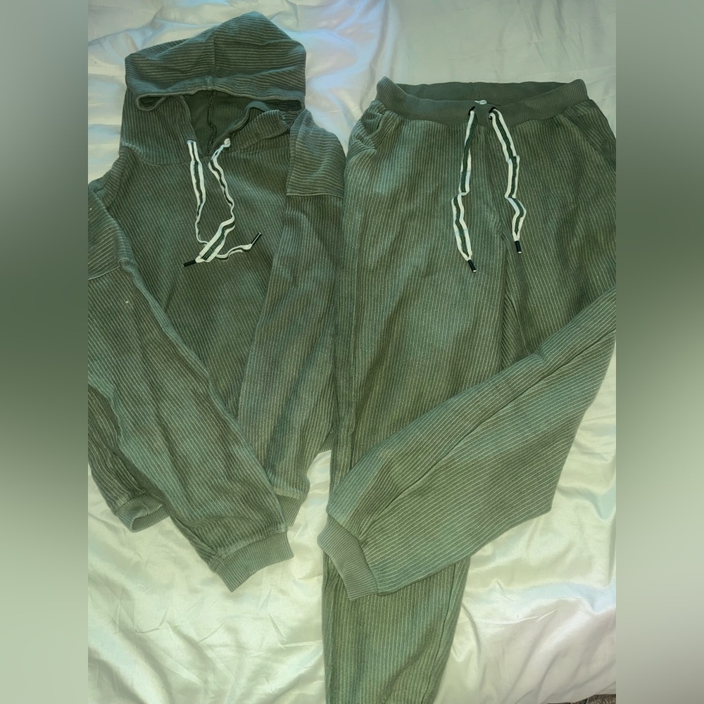 Aerie green sweat set size small